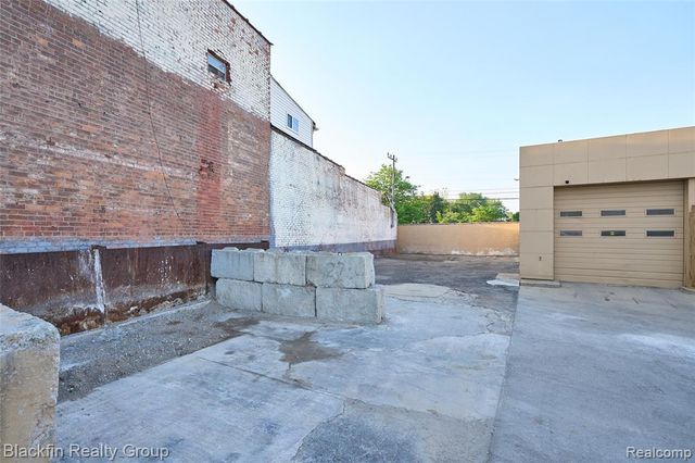 15410 Harper Avenue, Detroit, MI 48224