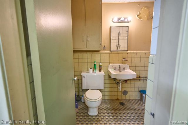15410 Harper Avenue, Detroit, MI 48224