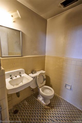 15410 Harper Avenue, Detroit, MI 48224