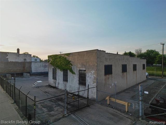 15410 Harper Avenue, Detroit, MI 48224