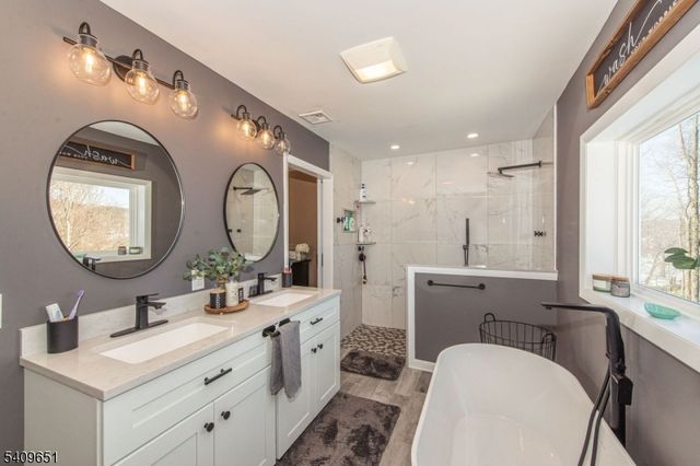 15 Sachem Rd, Jefferson Twp., NJ 07849