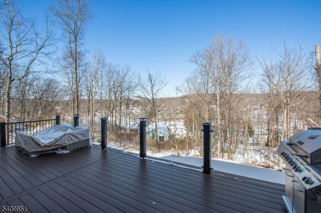 15 Sachem Rd, Jefferson Twp., NJ 07849