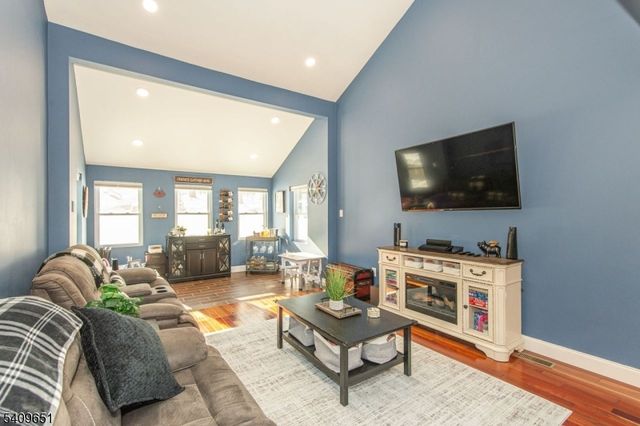 15 Sachem Rd, Jefferson Twp., NJ 07849