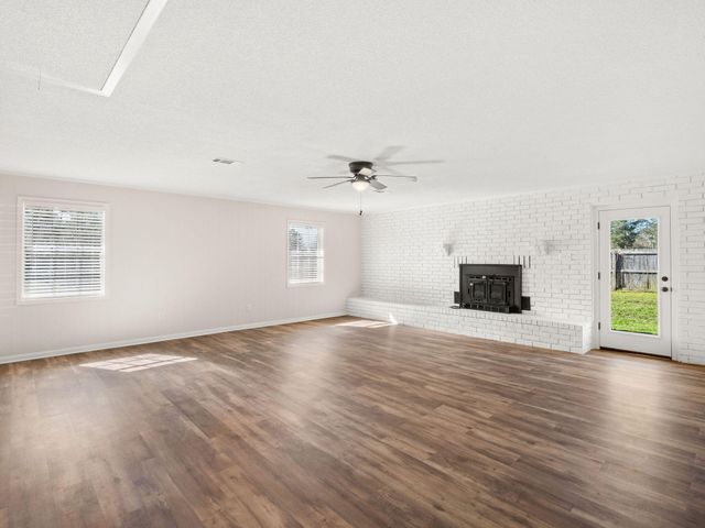 137 Robinson Kitts Rd, Leesville, LA 71446