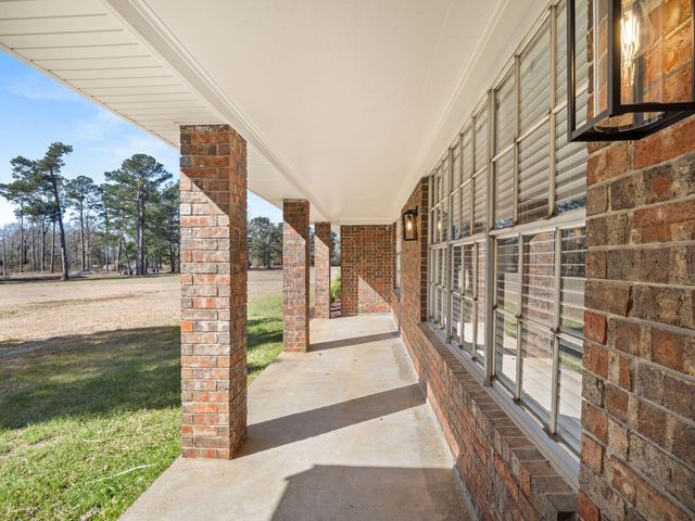 137 Robinson Kitts Rd, Leesville, LA 71446