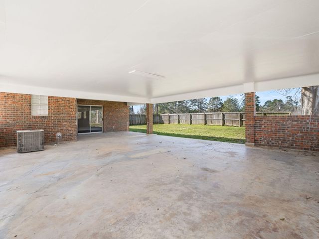 137 Robinson Kitts Rd, Leesville, LA 71446