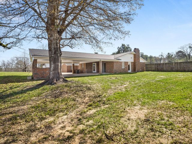137 Robinson Kitts Rd, Leesville, LA 71446