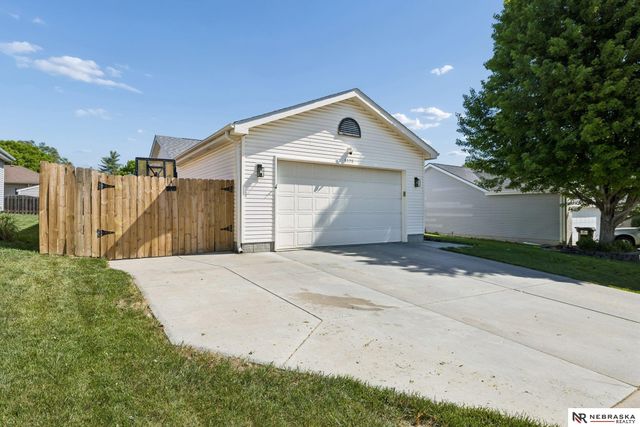 1320 Patterson Drive, Lincoln, NE 68522