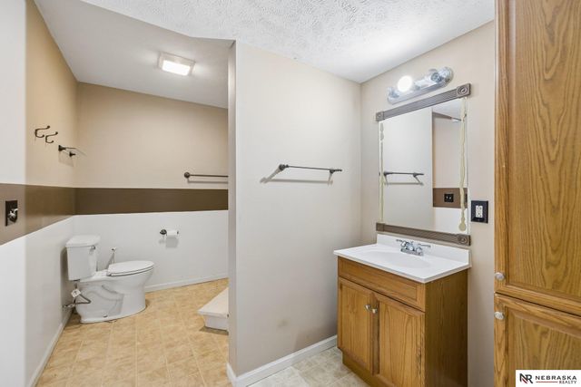 1320 Patterson Drive, Lincoln, NE 68522