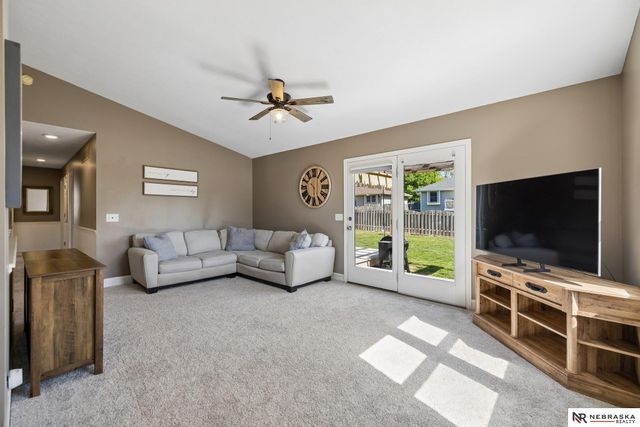 1320 Patterson Drive, Lincoln, NE 68522