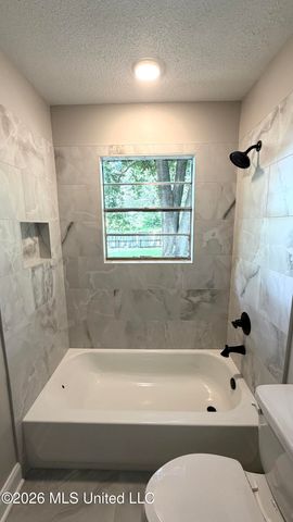 6670 Embassy Circle, Horn Lake, MS 38637