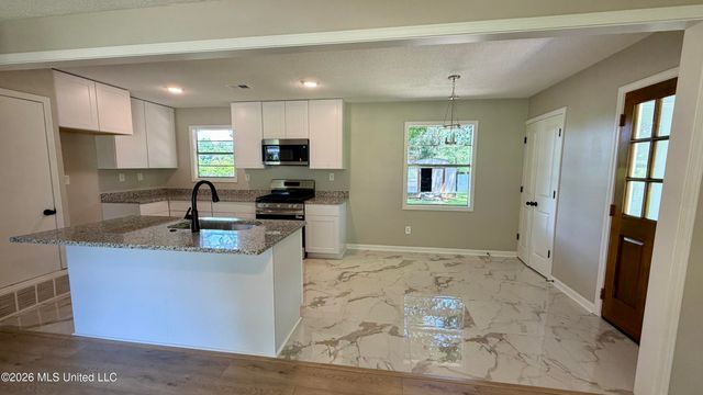 6670 Embassy Circle, Horn Lake, MS 38637