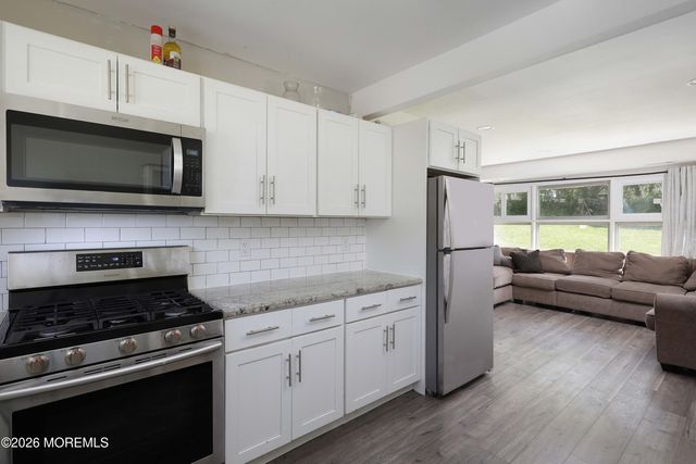 33 Pine Tree Road, Old Bridge, NJ 08857