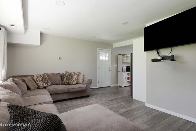 33 Pine Tree Road, Old Bridge, NJ 08857