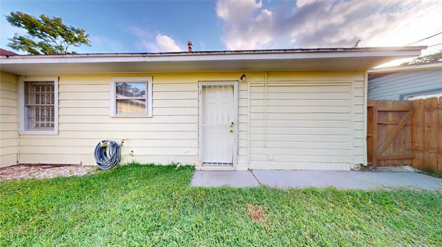 6319 Guadalupe Street, Houston, TX 77016