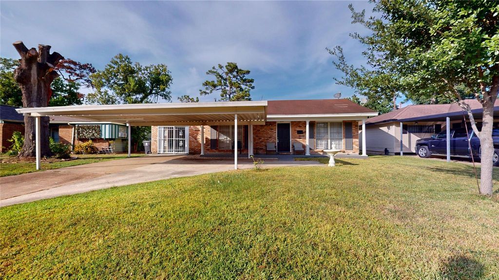 6319 Guadalupe Street, Houston, TX 77016