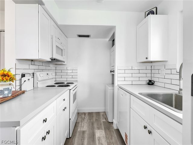 3297 Royal Canadian TRCE 1, Fort Myers, FL 33907