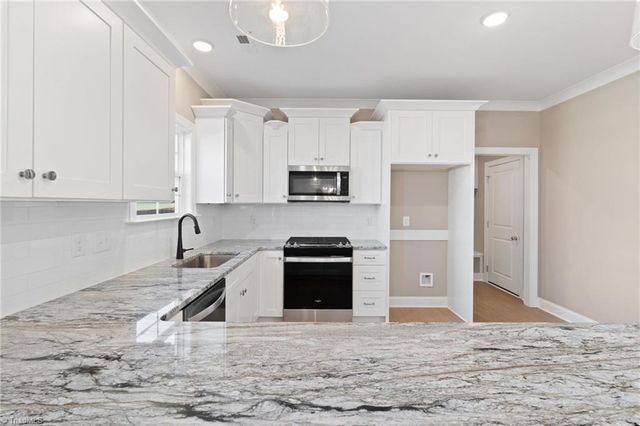 6947 Orchard Path Drive, Clemmons, NC 27012