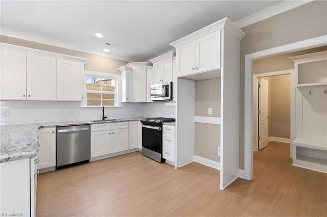 6947 Orchard Path Drive, Clemmons, NC 27012