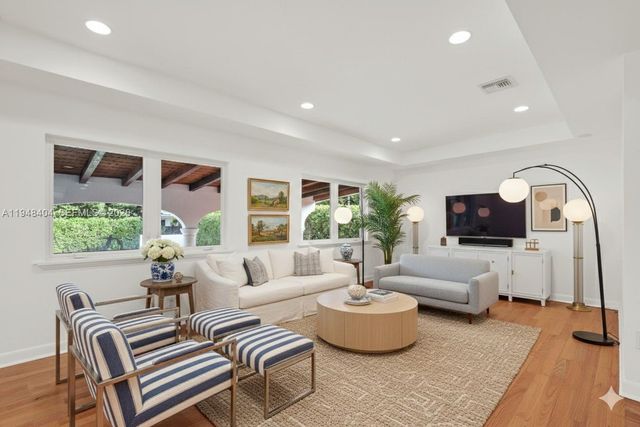 527 SW 20th Rd, Miami, FL 33129