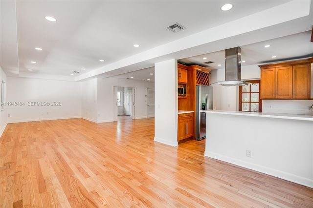 527 SW 20th Rd, Miami, FL 33129