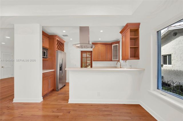 527 SW 20th Rd, Miami, FL 33129