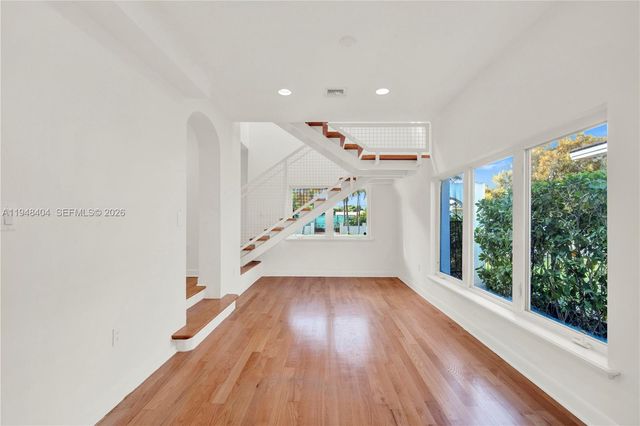 527 SW 20th Rd, Miami, FL 33129