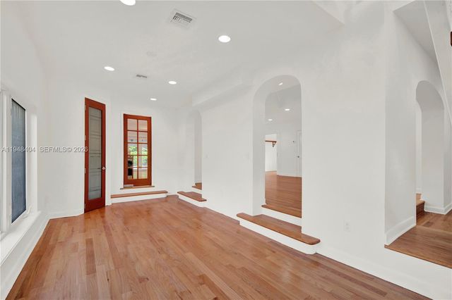 527 SW 20th Rd, Miami, FL 33129