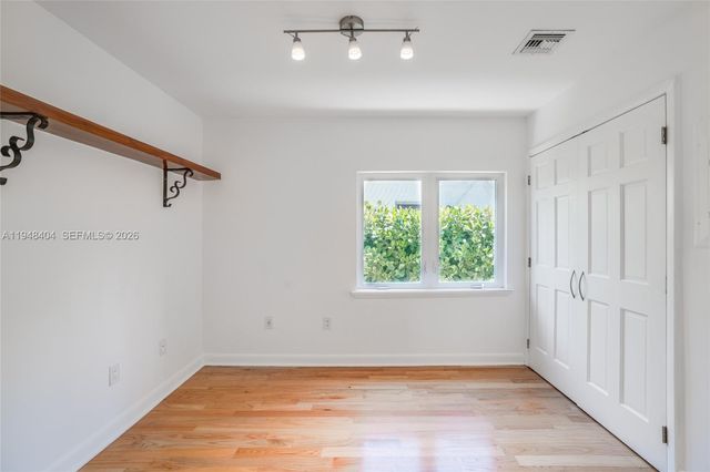 527 SW 20th Rd, Miami, FL 33129