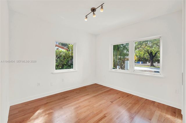 527 SW 20th Rd, Miami, FL 33129