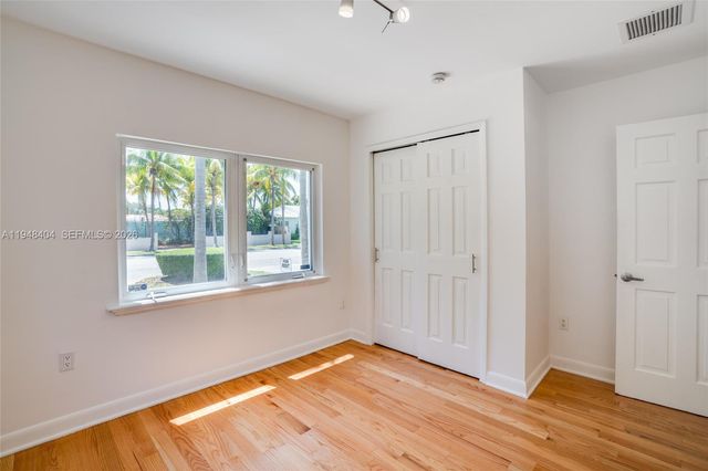 527 SW 20th Rd, Miami, FL 33129