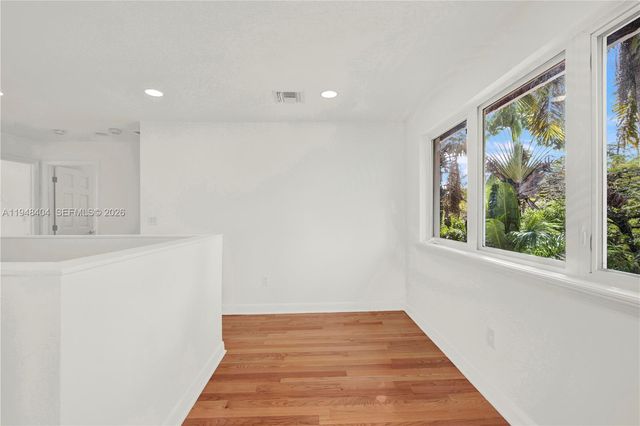 527 SW 20th Rd, Miami, FL 33129