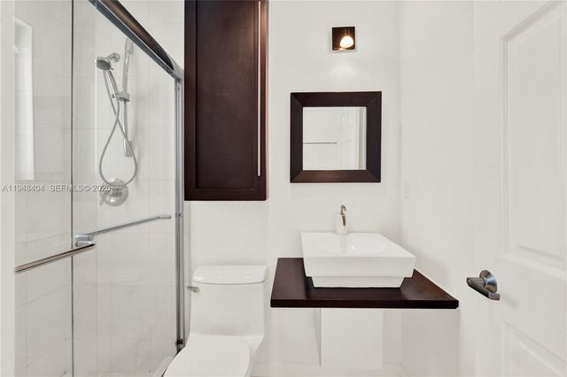 527 SW 20th Rd, Miami, FL 33129