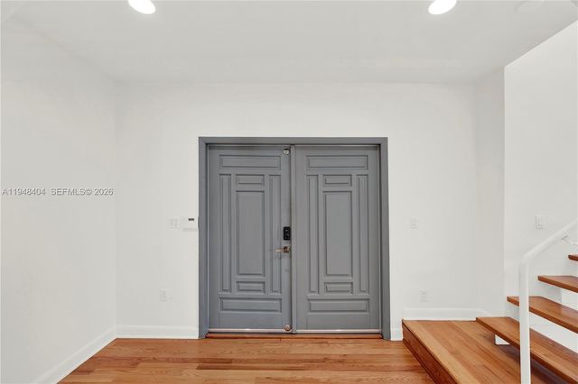 527 SW 20th Rd, Miami, FL 33129