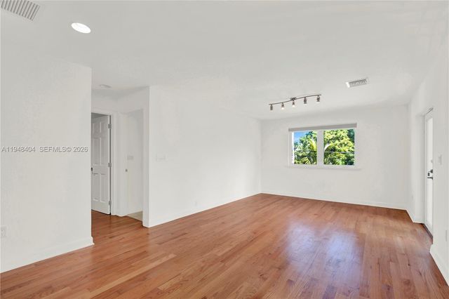 527 SW 20th Rd, Miami, FL 33129