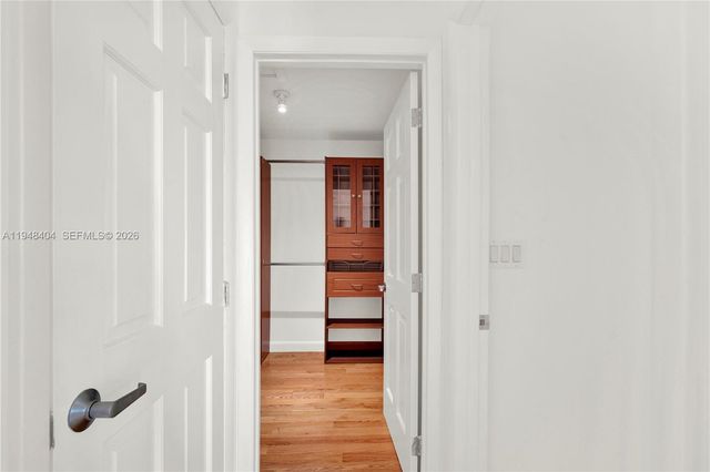 527 SW 20th Rd, Miami, FL 33129