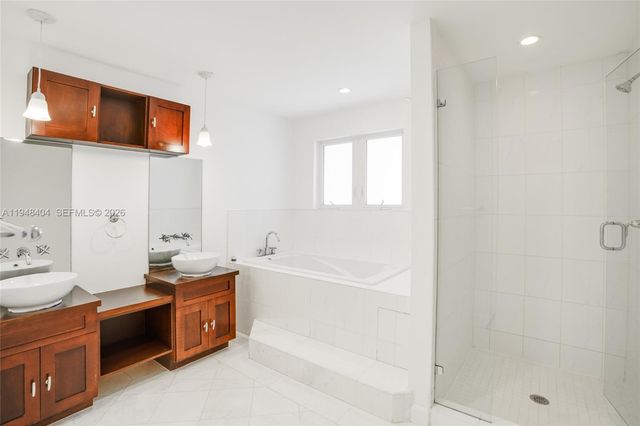 527 SW 20th Rd, Miami, FL 33129