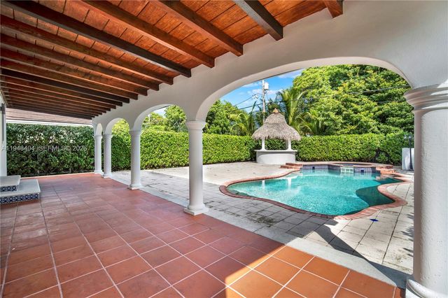 527 SW 20th Rd, Miami, FL 33129