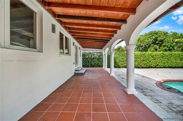 527 SW 20th Rd, Miami, FL 33129