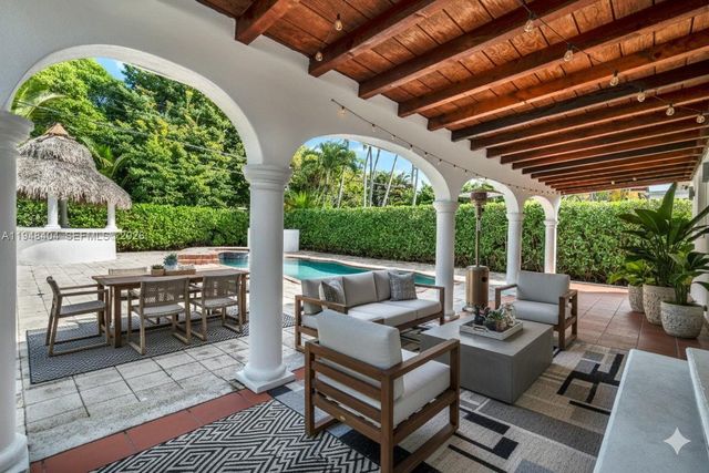 527 SW 20th Rd, Miami, FL 33129