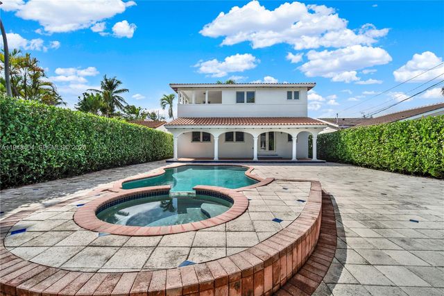 527 SW 20th Rd, Miami, FL 33129