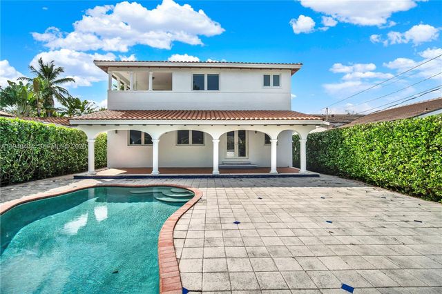 527 SW 20th Rd, Miami, FL 33129