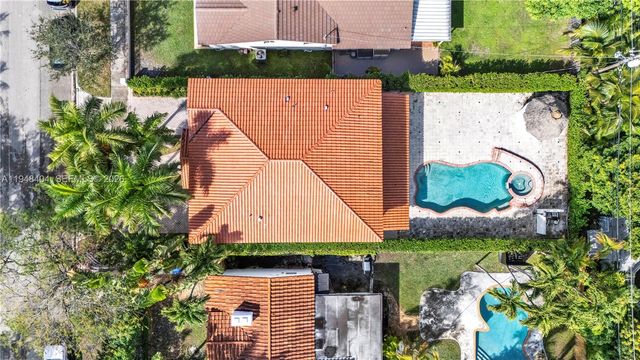 527 SW 20th Rd, Miami, FL 33129