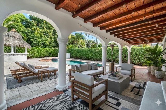 527 SW 20th Rd, Miami, FL 33129