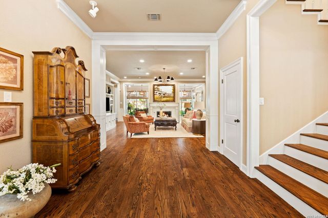 2 CHATSWORTH WAY, San Antonio, TX 78209