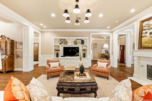 2 CHATSWORTH WAY, San Antonio, TX 78209