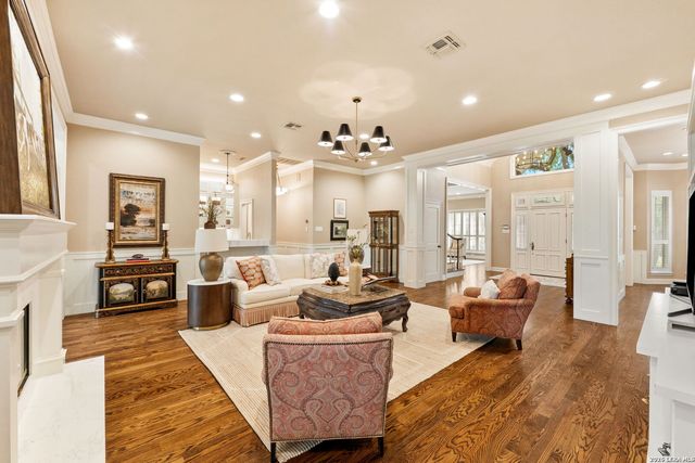 2 CHATSWORTH WAY, San Antonio, TX 78209