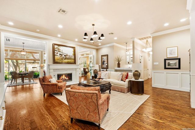 2 CHATSWORTH WAY, San Antonio, TX 78209