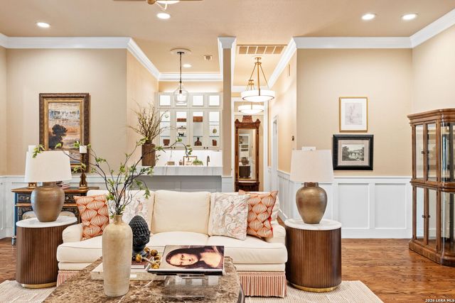 2 CHATSWORTH WAY, San Antonio, TX 78209