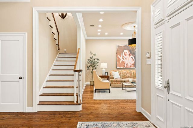 2 CHATSWORTH WAY, San Antonio, TX 78209